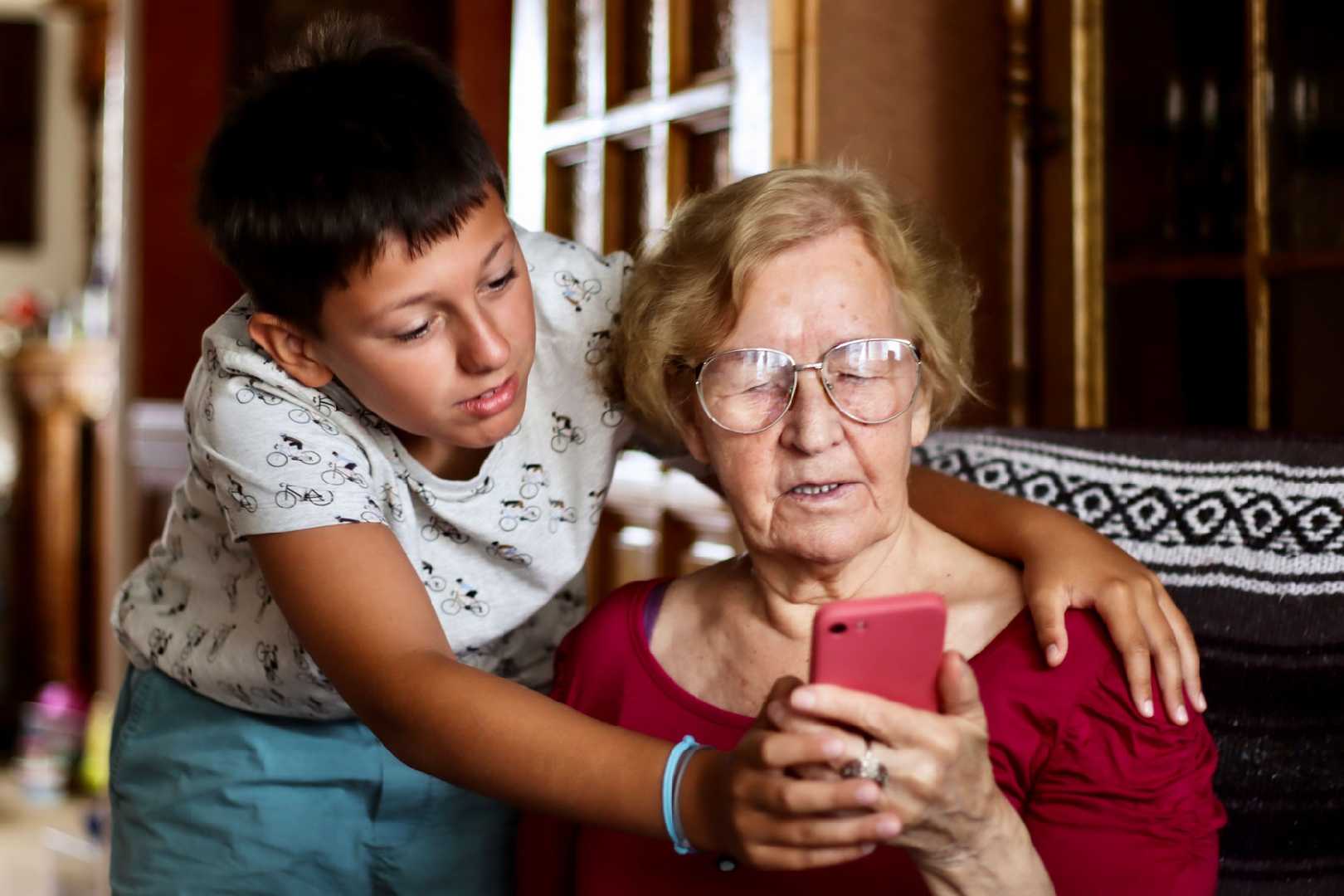 Planujemy szkolenia dla seniorów, dzieci i młodzieży w świecie cyfrowym